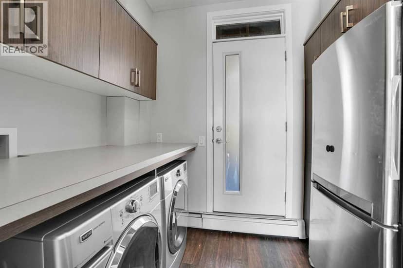 8354 9 Avenue SW — photo 21 of 40