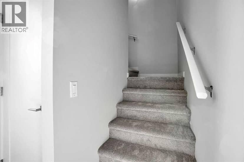 8354 9 Avenue SW, Calgary, photo 6