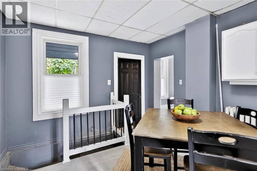 276 DALHOUSIE Street — photo 11 of 32