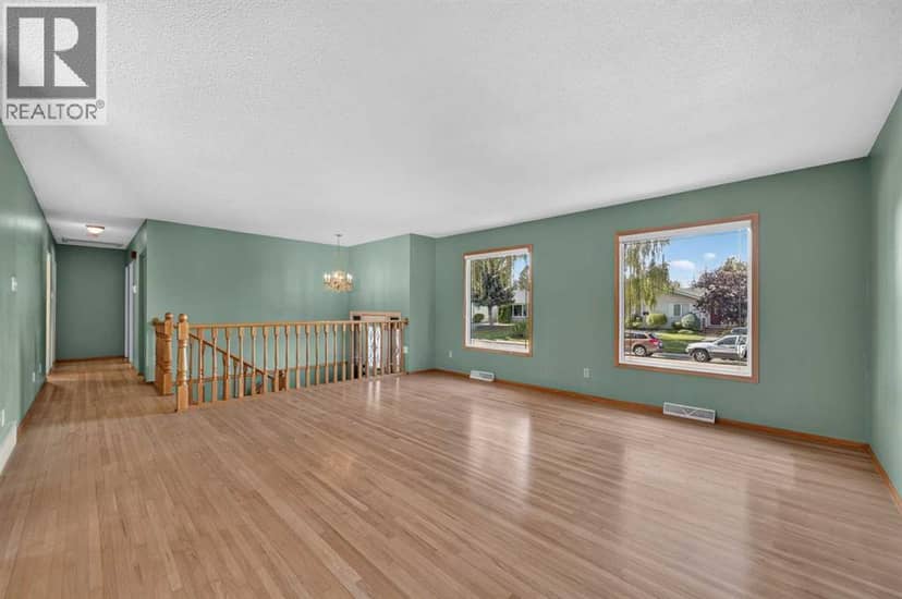 637 Willowburn Crescent SE — photo 10 of 40
