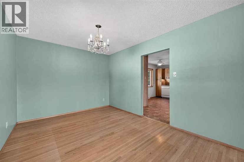 637 Willowburn Crescent SE — photo 11 of 40