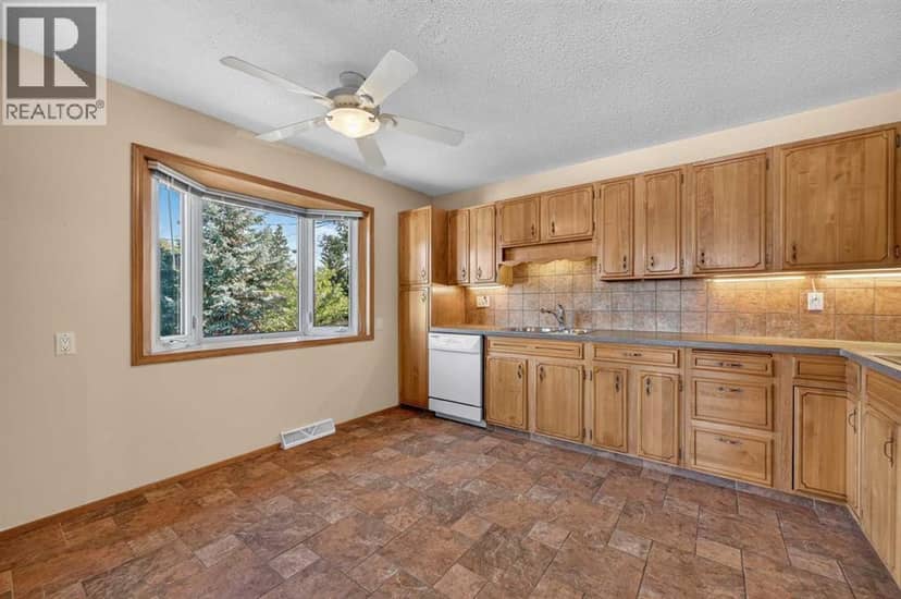 637 Willowburn Crescent SE — photo 15 of 40