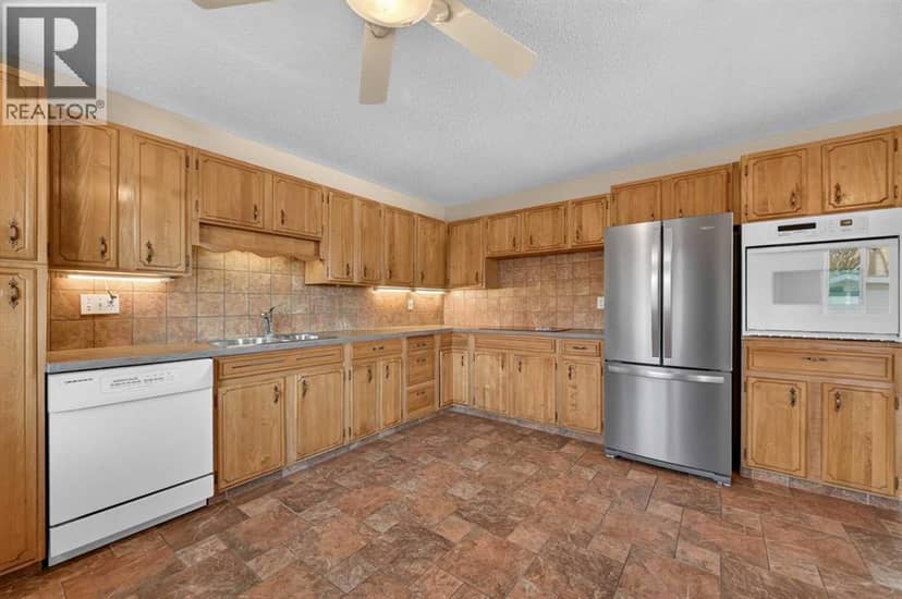637 Willowburn Crescent SE — photo 16 of 40