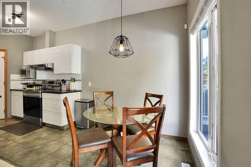 145 Hamptons Link NW — photo 10 of 40
