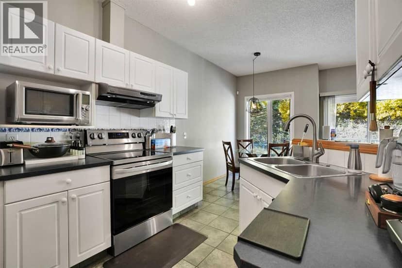 145 Hamptons Link NW — photo 13 of 40