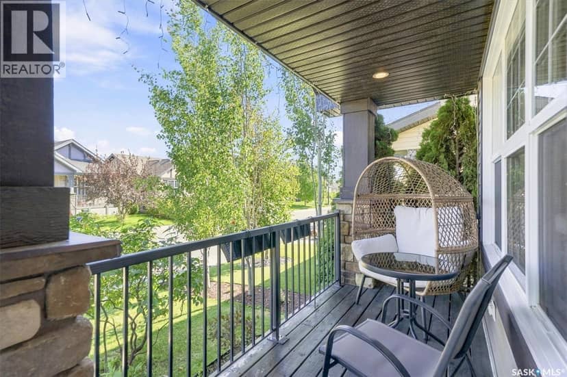 215 Coad MANOR, Saskatoon, photo 2