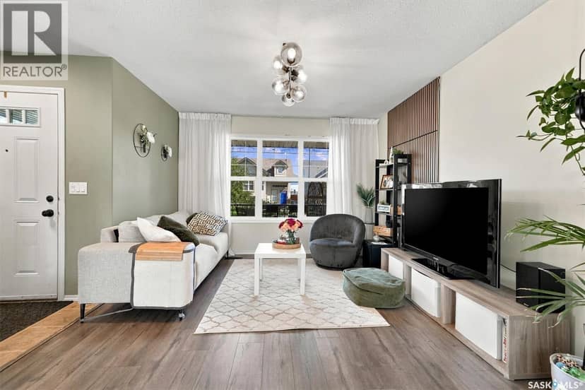 215 Coad MANOR, Saskatoon, photo 3