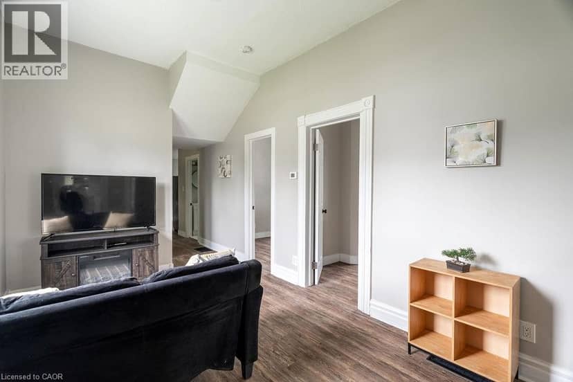 354 SPRUCE Street — photo 9 of 40