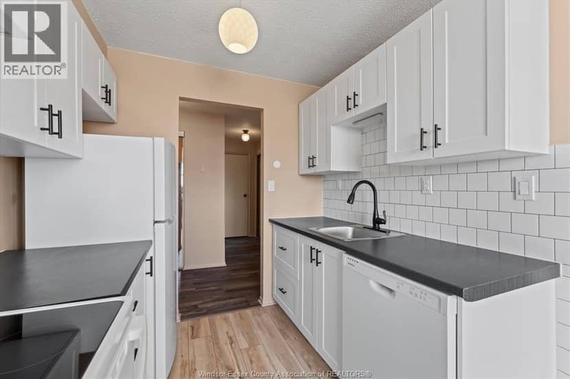 3936 WYANDOTTE STREET East Unit# 509 — photo 4 of 28