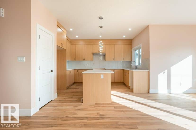 5023 48 AV — photo 17 of 40