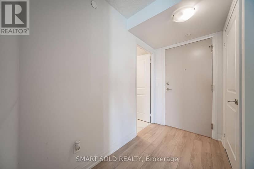 329 - 20 Meadowglen Place — photo 16 of 40