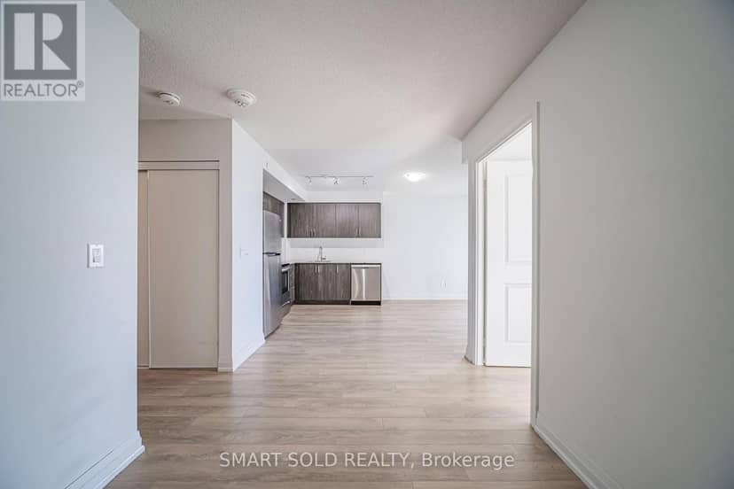 329 - 20 Meadowglen Place — photo 22 of 40