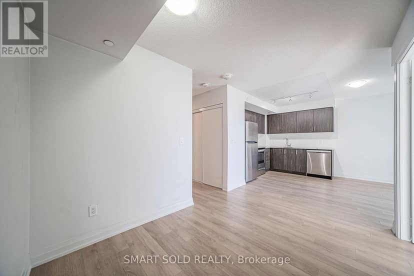 329 - 20 Meadowglen Place — photo 21 of 40