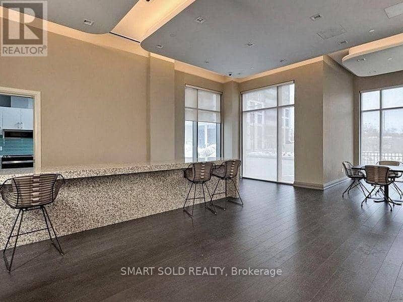 329 - 20 Meadowglen Place — photo 13 of 40