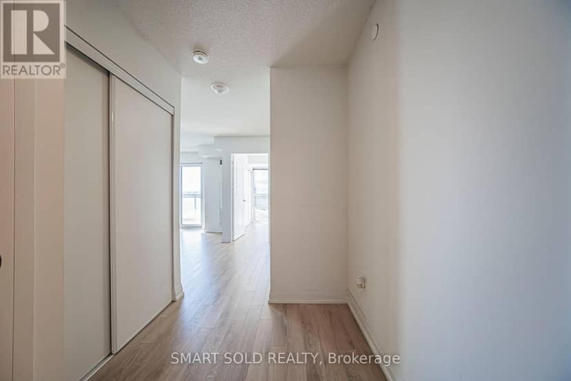 329 - 20 Meadowglen Place — photo 17 of 40