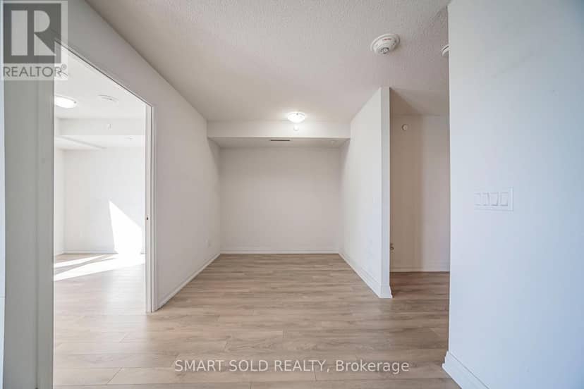 329 - 20 Meadowglen Place — photo 19 of 40