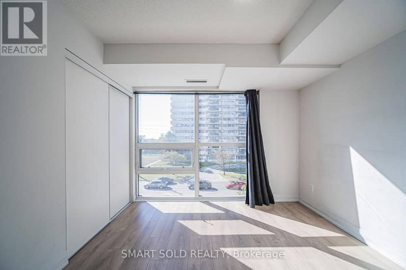 329 - 20 Meadowglen Place — photo 34 of 40