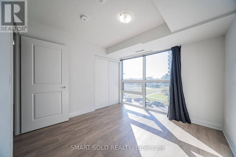 329 - 20 Meadowglen Place — photo 35 of 40