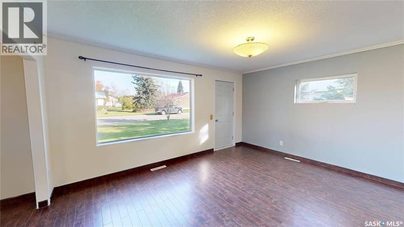 106 Alexander STREET — photo 12 of 36