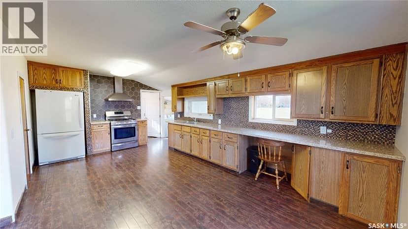 106 Alexander STREET — photo 4 of 36