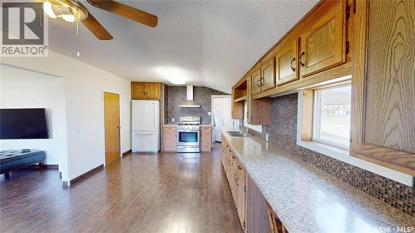 106 Alexander STREET — photo 7 of 36