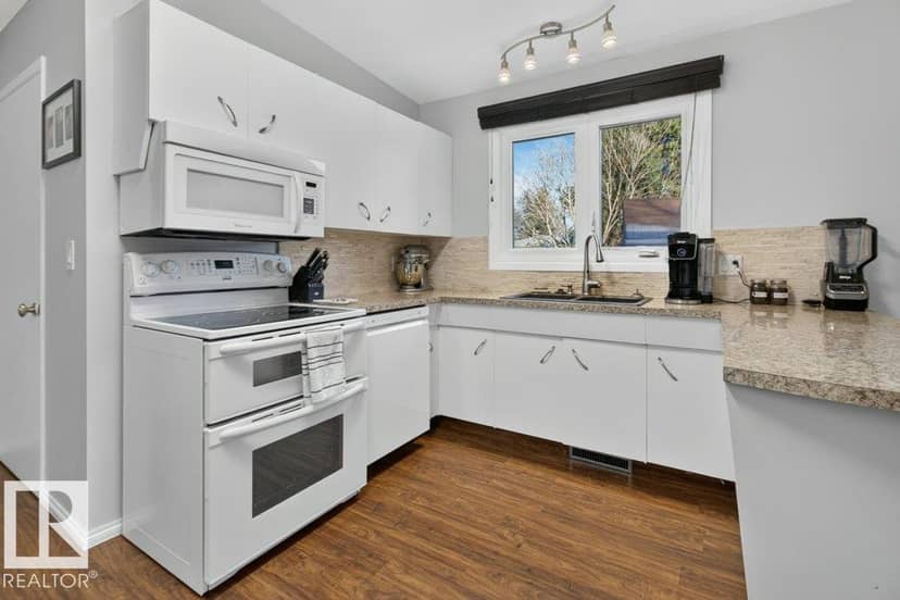 9120 92 AV — photo 17 of 40