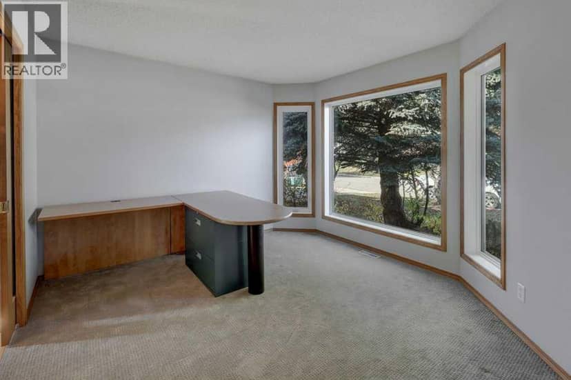 212 Riverview Close SE — photo 13 of 38