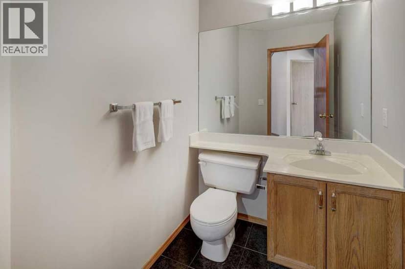 212 Riverview Close SE — photo 15 of 38