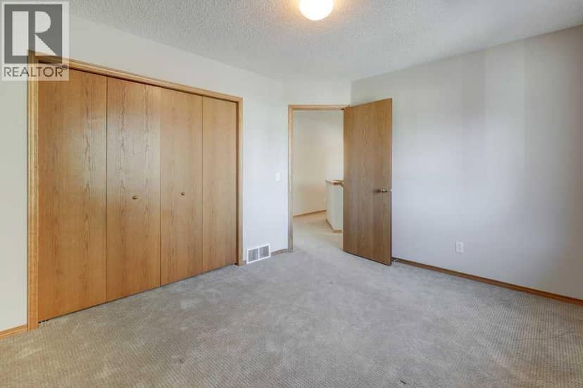 212 Riverview Close SE — photo 26 of 38