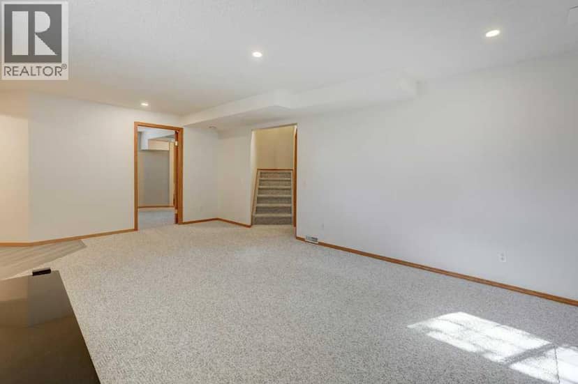 212 Riverview Close SE — photo 29 of 38