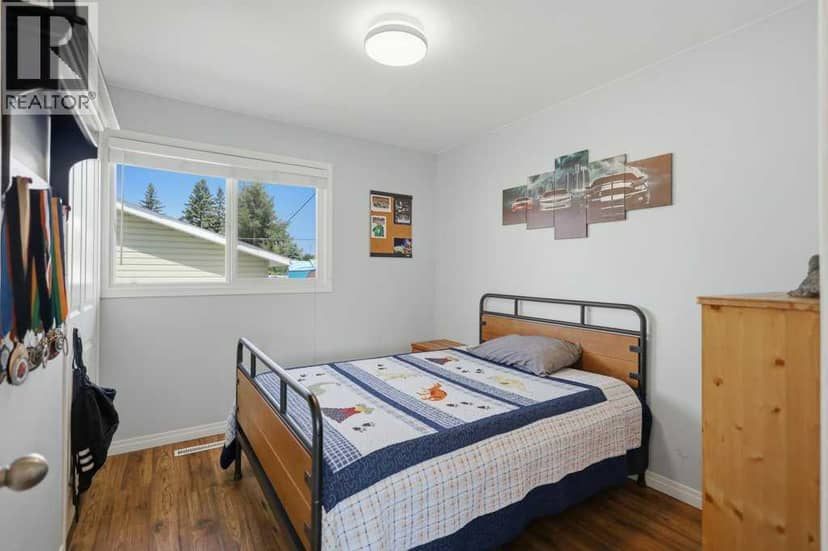 5028 48 Avenue — photo 18 of 40