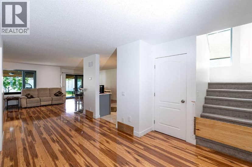 270 Somerside Park SW, Calgary, photo 4