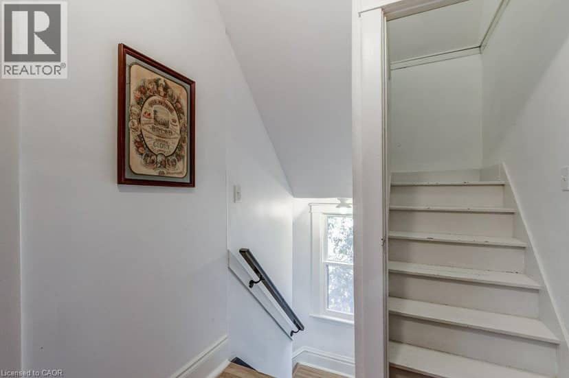 43 ROSSLYN Avenue S — photo 30 of 40