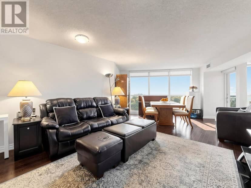 1009 - 219 Fort York Boulevard — photo 11 of 36