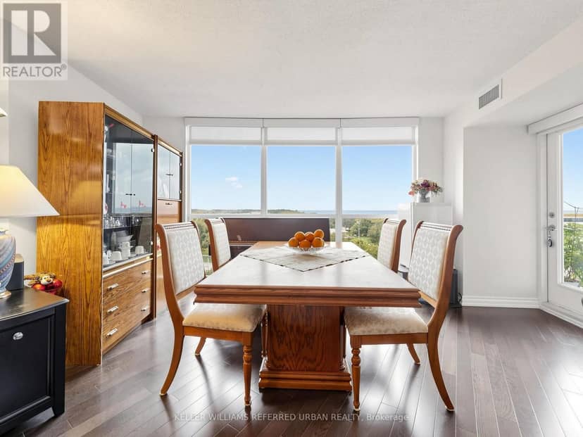 1009 - 219 Fort York Boulevard — photo 12 of 36