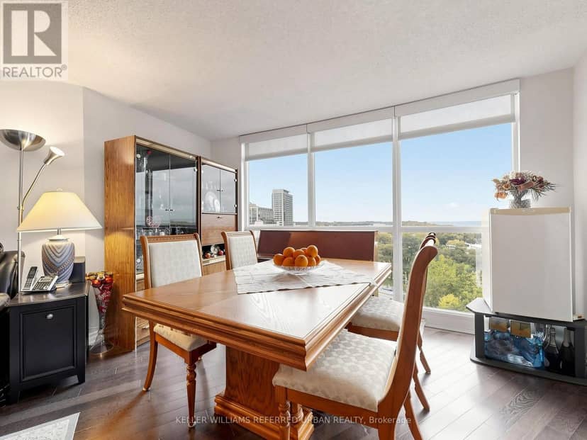 1009 - 219 Fort York Boulevard — photo 13 of 36