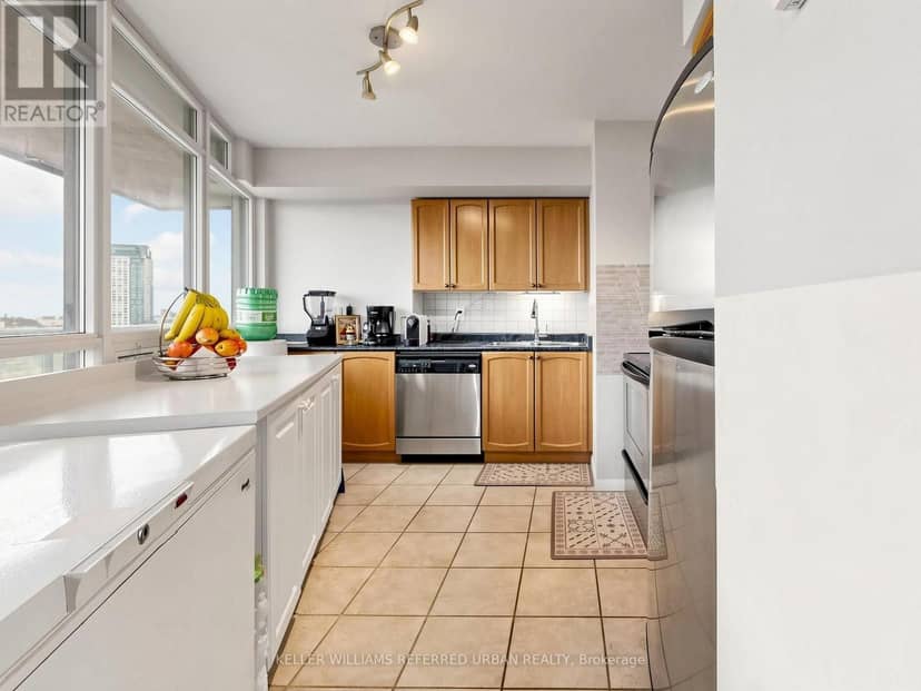 1009 - 219 Fort York Boulevard — photo 14 of 36