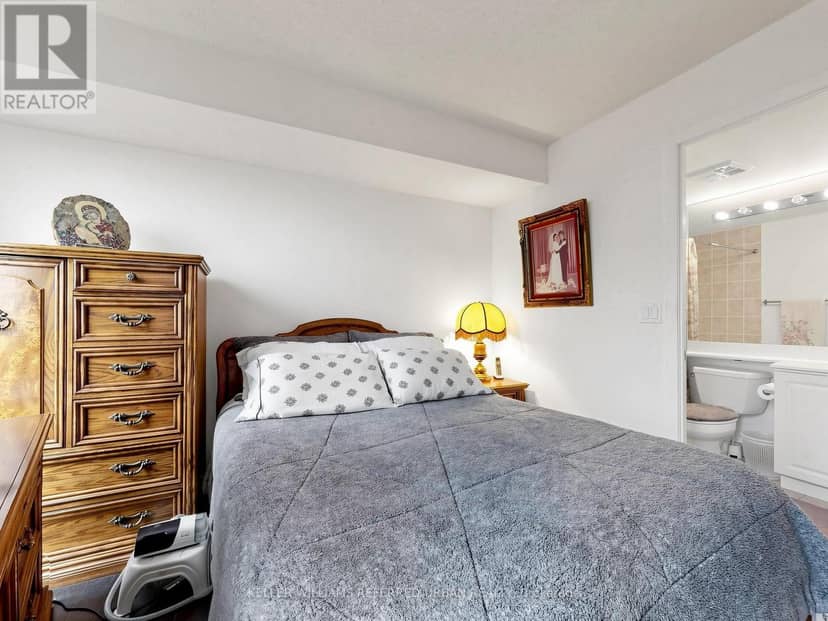 1009 - 219 Fort York Boulevard — photo 17 of 36