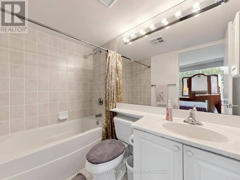 1009 - 219 Fort York Boulevard — photo 18 of 36