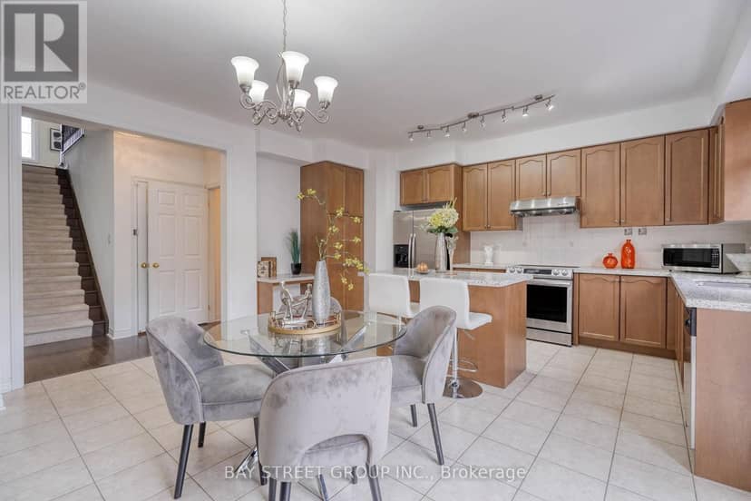 82 Prince Of Wales Drive — photo 12 of 37