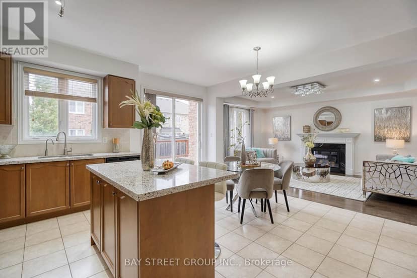 82 Prince Of Wales Drive — photo 14 of 37
