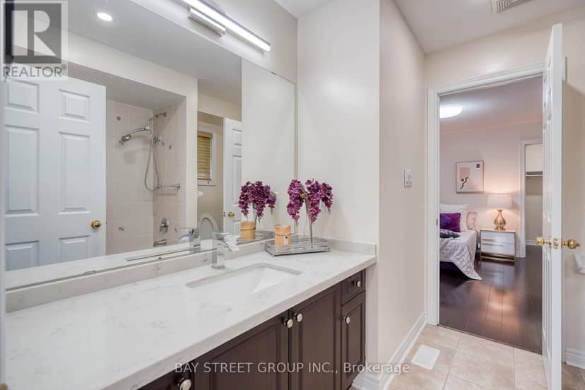 82 Prince Of Wales Drive — photo 30 of 37