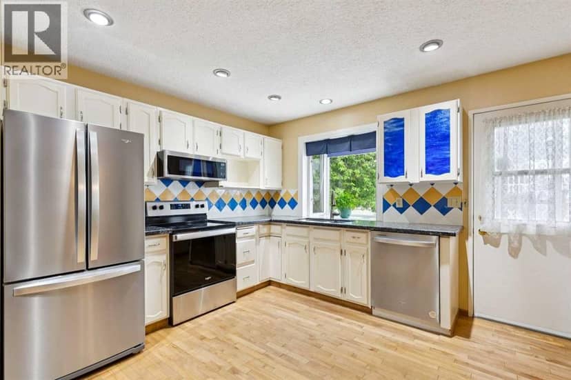 107 Bermuda Drive NW, Calgary, photo 2