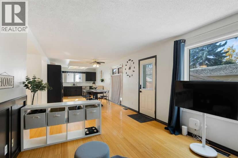 6907 6 Street SW — photo 11 of 40