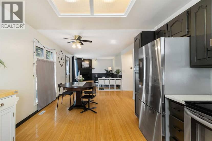 6907 6 Street SW — photo 9 of 40
