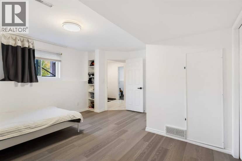 6907 6 Street SW — photo 33 of 40
