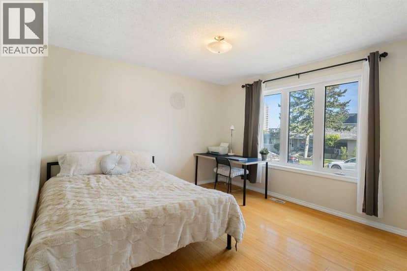 6907 6 Street SW — photo 13 of 40