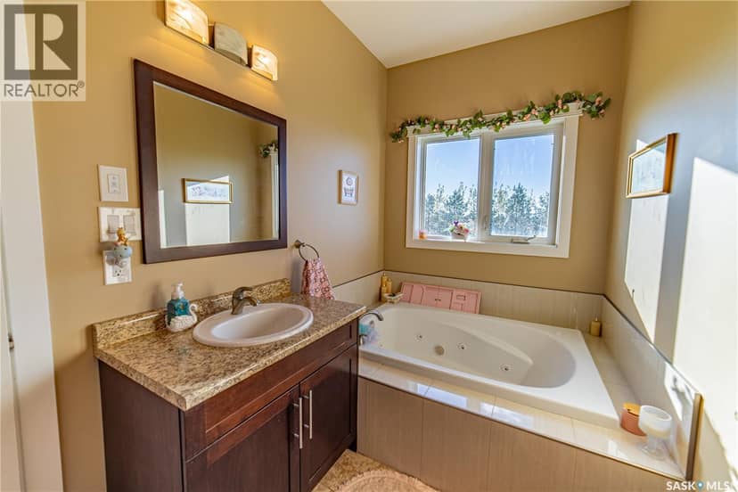 Liu Acreage — photo 20 of 34
