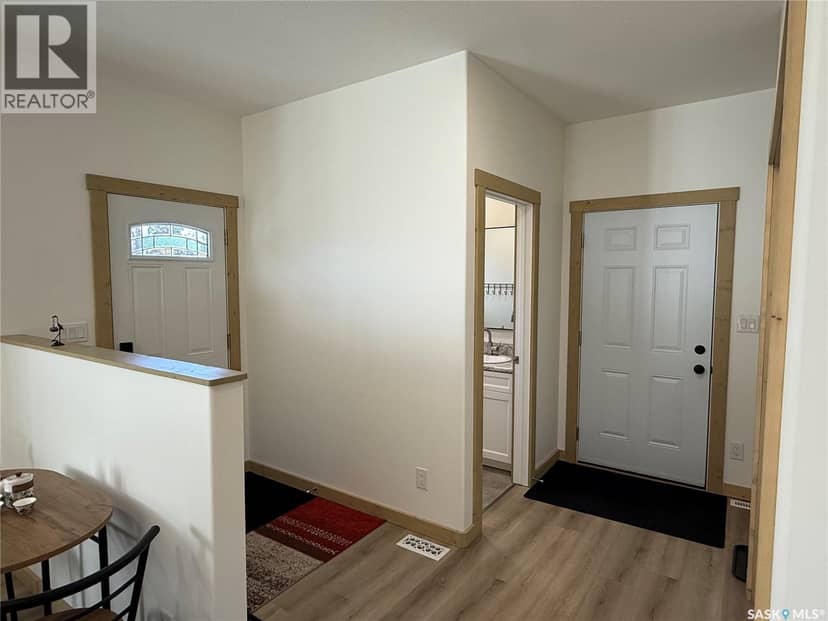 108 Central AVENUE — photo 5 of 28
