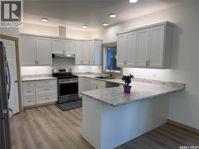 108 Central AVENUE — photo 8 of 28